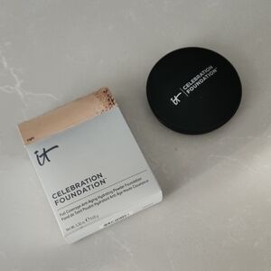 IT Cosmetics Celebration Foundation Compact in Black